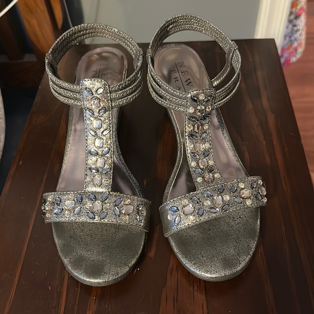 Low wedge sandals